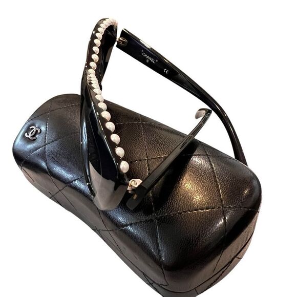 Chanel RARE RUNWAY Sunglasses with Pearl Accents - Picture 4 of 9